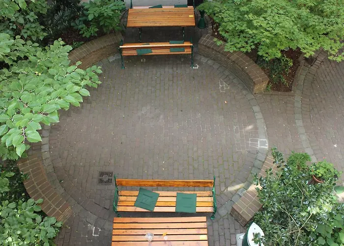 Porzellaneum Hostel *